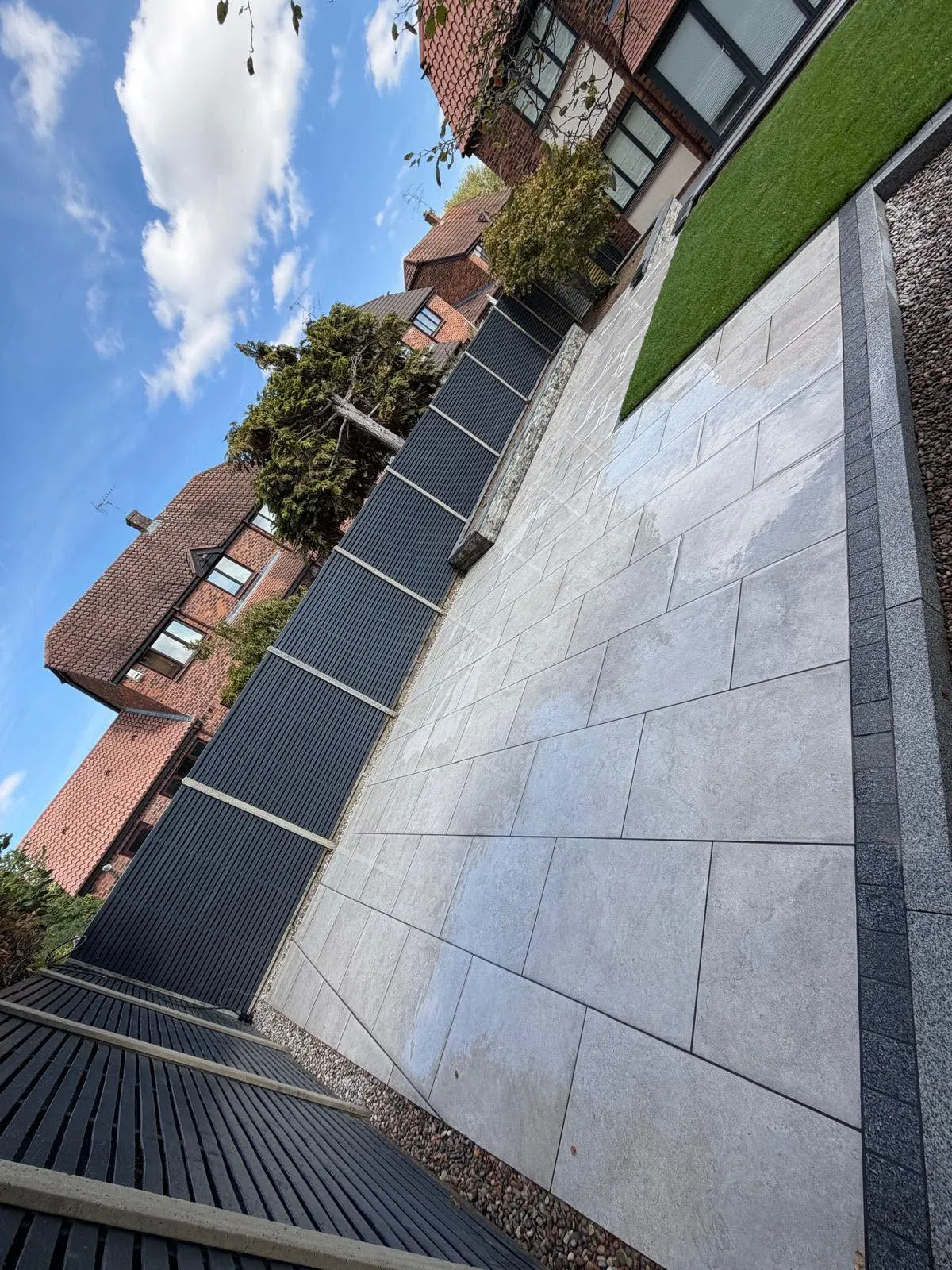 Contemporary porcelain paving with horizontal slat fencing
