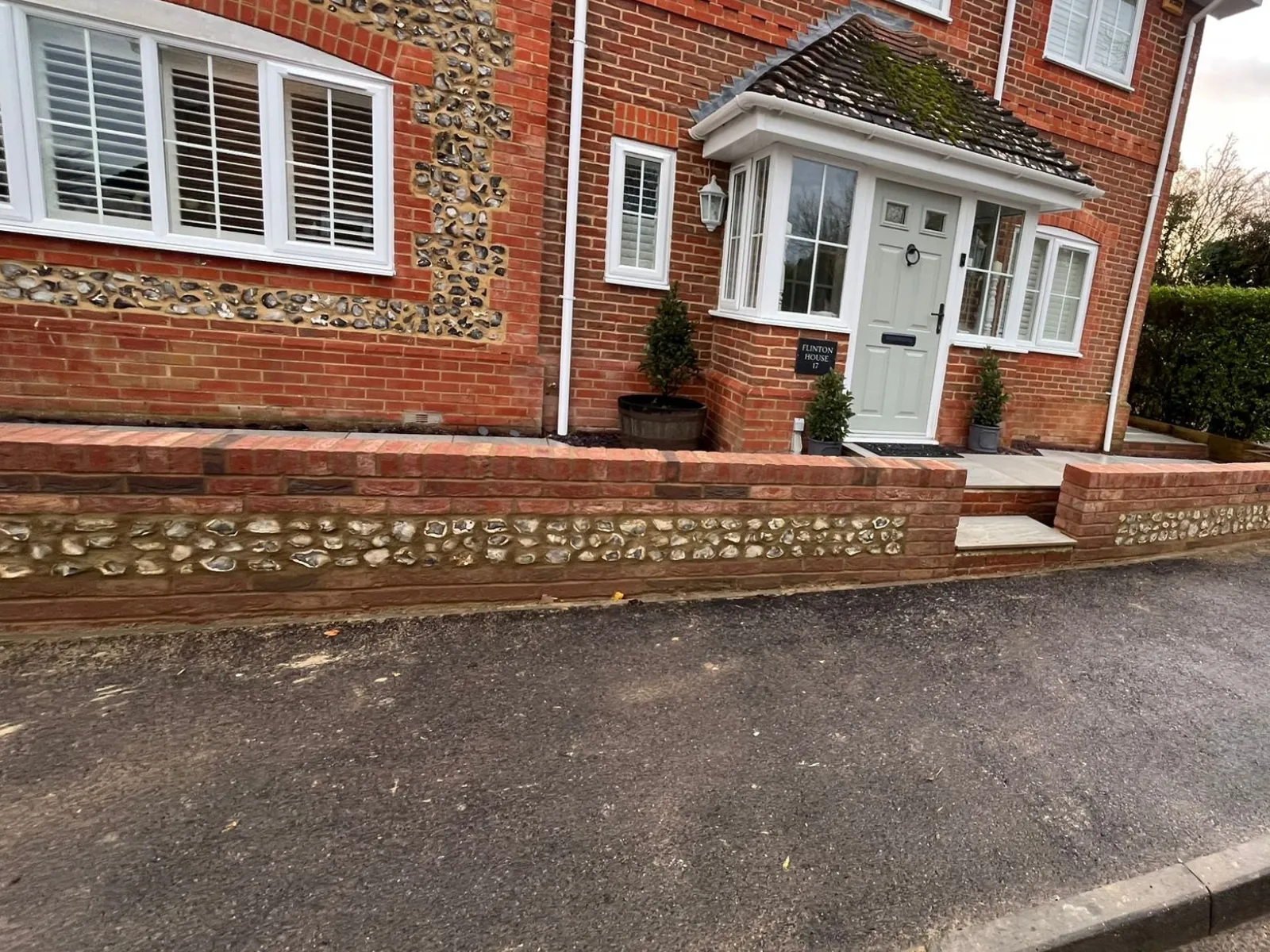 Garden wall construction